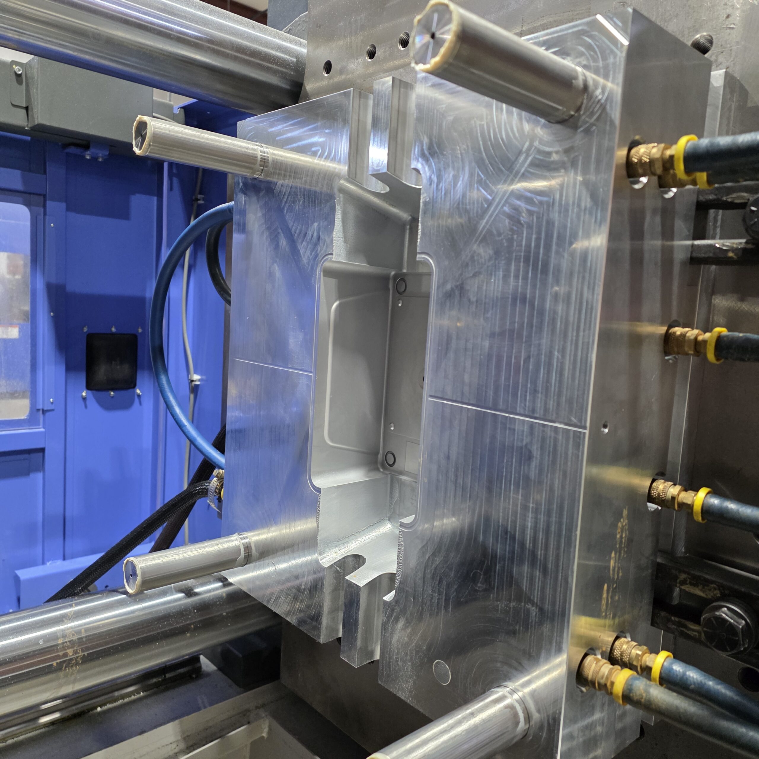 a-side housing lid injection mold