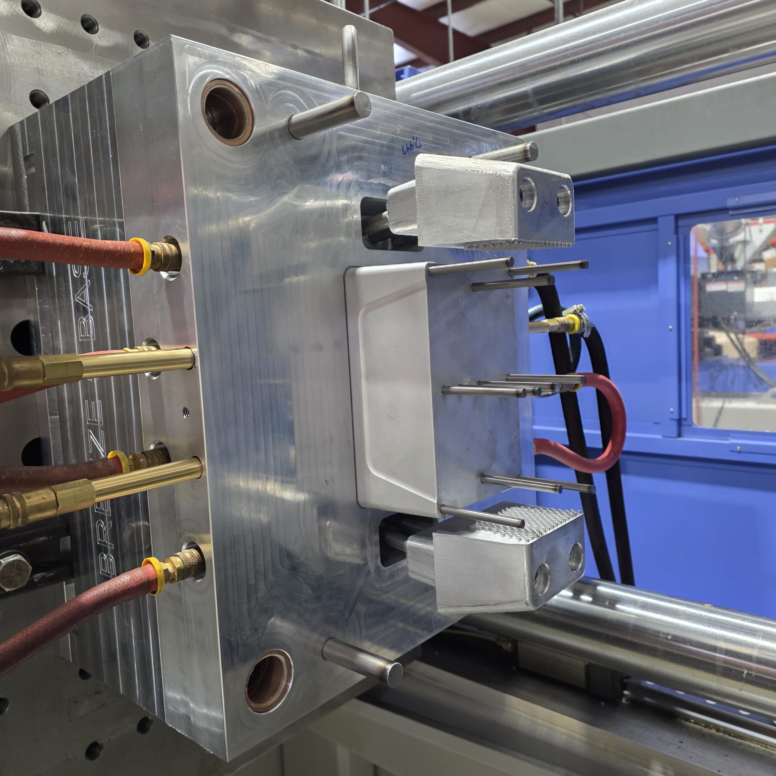 b-side bottom housing injection mold